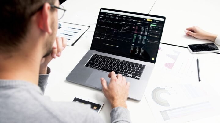 Marketer analyzing a rising search interest graph on a laptop for content planning