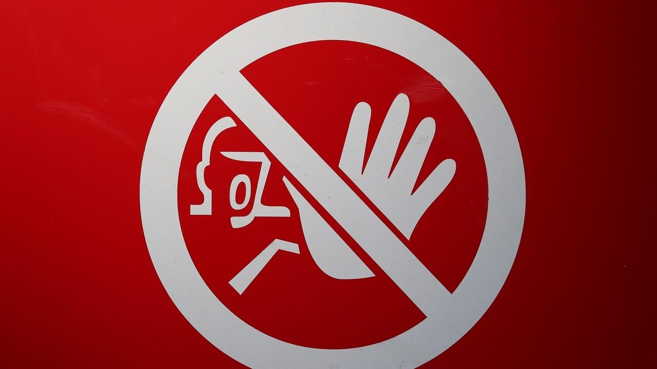 A red forbidden warning sign symbolising the false promise of guaranteed number one Google rankings